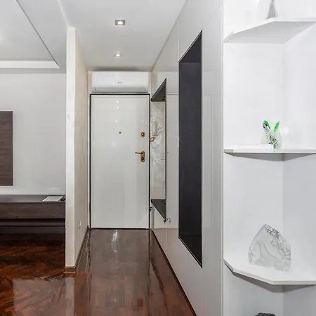 Apartment Stunning In With Kitchen *